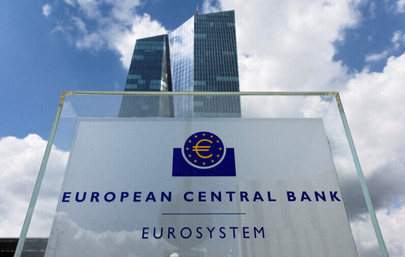 Европейский Центробанк назвал криптовалюту альтернативой бумажным деньгам