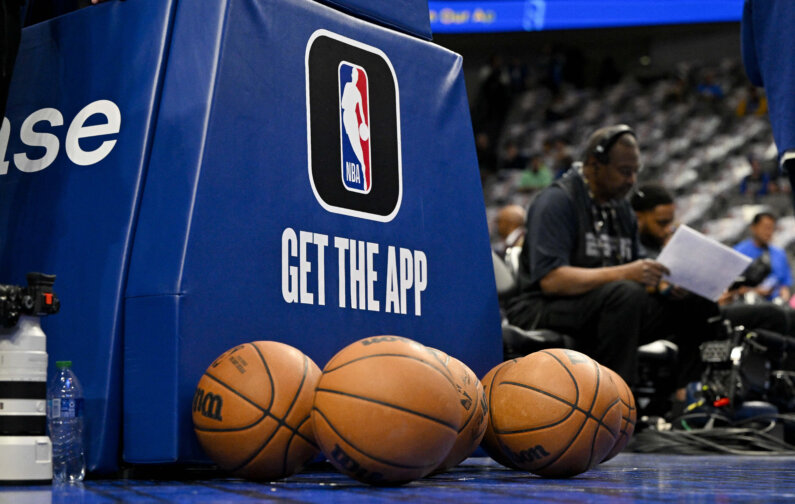 Инвесторы, потерпевшие миллиардные убытки, намерены судиться с НБА